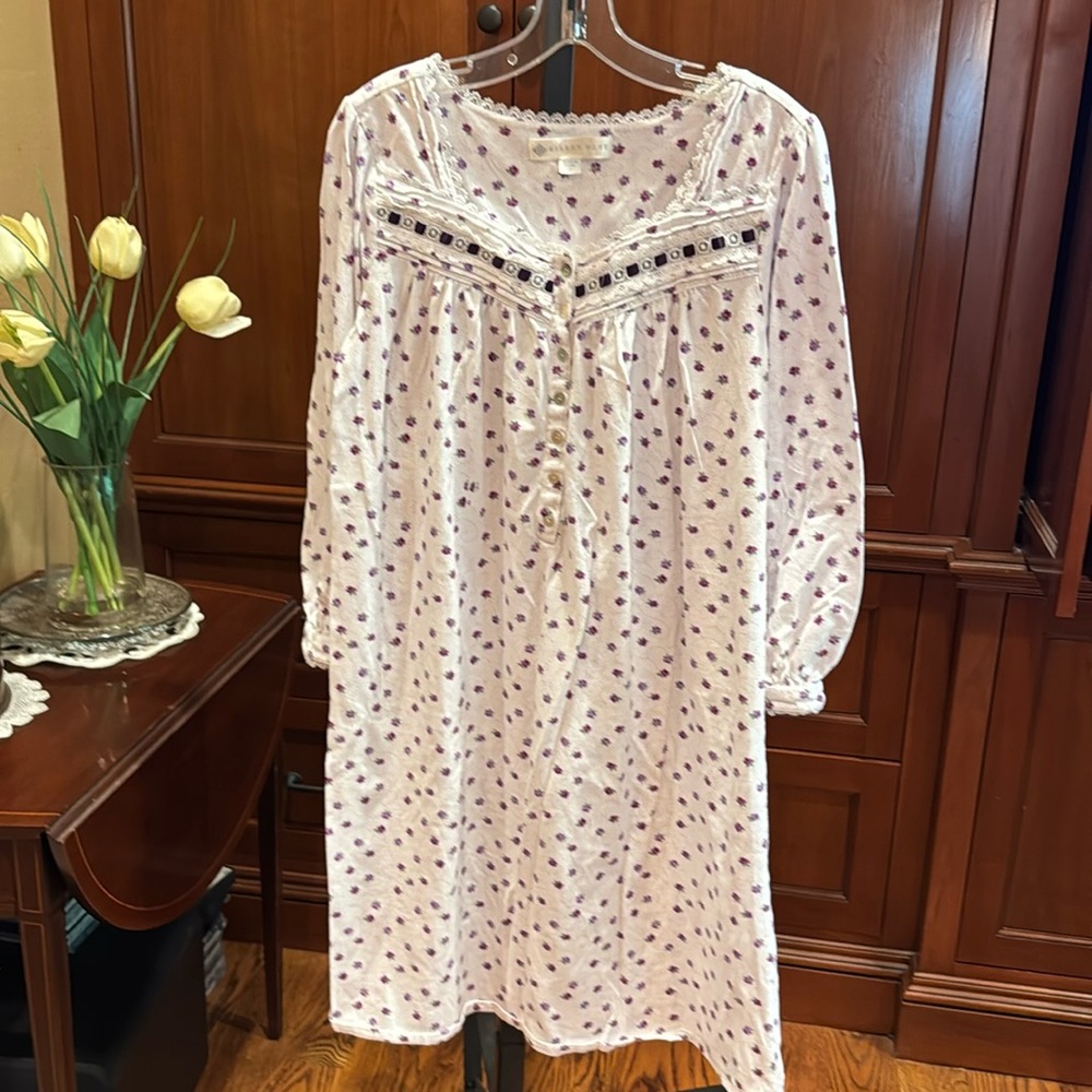 Eileen West Long Sleeve Nightgown Lace Ribbon Trim PJs S Small Purple White EXUC